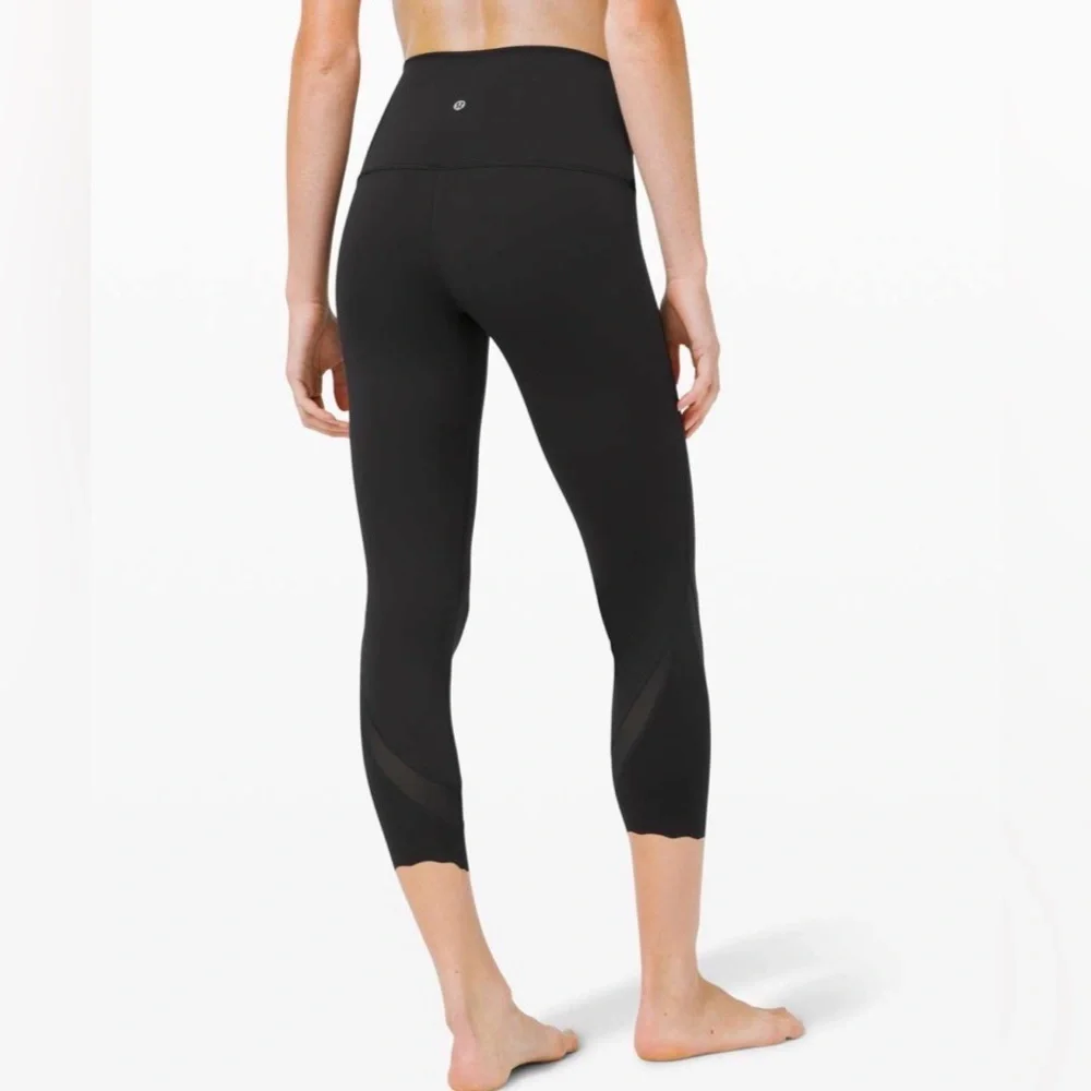 Lululemon Wunder Under Crop High-Rise *Roll Down Scallop Full-On Luxtreme 23